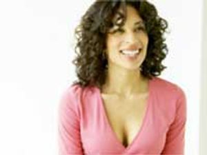 Visible cleavage, cheery smile: The signs of narcissistic