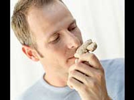 Natural Scents That Attract Men To Bed