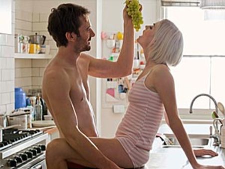 Grapes: A Sensual Fruit For Lovemaking!