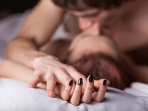 सेक्स को दें 'टाइमिंग' का तोहफा, पाएं चुटकियों में चरम सुख 