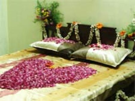 ಮೊದಲ ರಾತ್ರಿಗೆ ಶಯನಗೃಹದ ಶೃಂಗಾರ