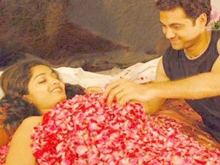 ಕಾಮ ಕವನ: ಸಲಾಮು ಎಂದಿದೆ ಈ ನನ್ನ ಹೃದಯಾ