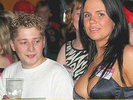 ಹೌದು, ಪುರುಷರೇಕೆ ಮಹಿಳೆಯ ಸ್ತನಗಳನ್ನೇ ದಿಟ್ಟಿಸುತ್ತಾರೆ!? 