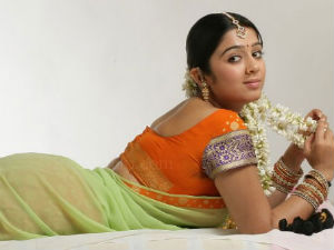 How to attract husband in saree?