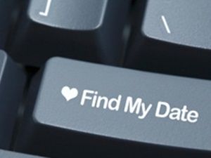 അവന് തുറിച്ചു നോക്കും, അവള് വായിക്കും