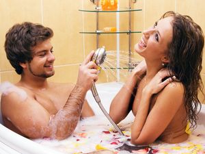 ഷവറിനടിയുള്ള സെക്‌സ്: ലൈംഗികതയിലെ പുത്തന്‍ പുതുമ