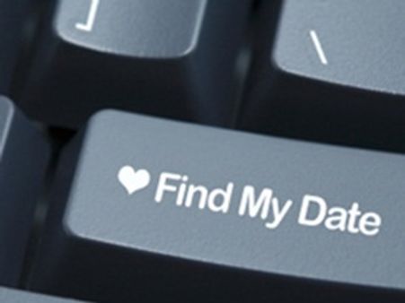 അവന്‍ തുറിച്ചു നോക്കും, അവള്‍ വായിക്കും