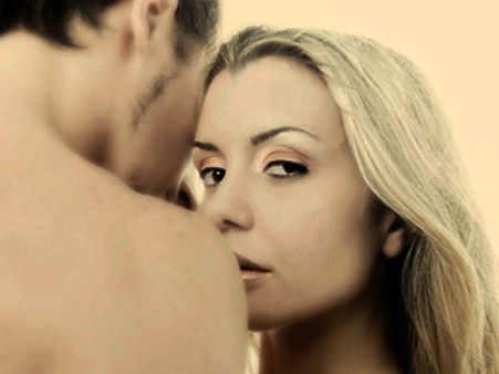   അവള്‍ പറയുന്ന അഞ്ച് നുണകള്‍