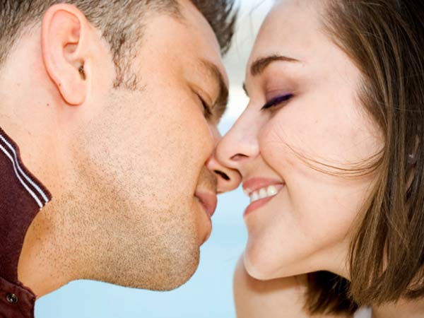 ചുണ്ടുകള്‍ക്കു മുമ്പെ കണ്ണുകള്‍ ശ്രദ്ധിക്കുക