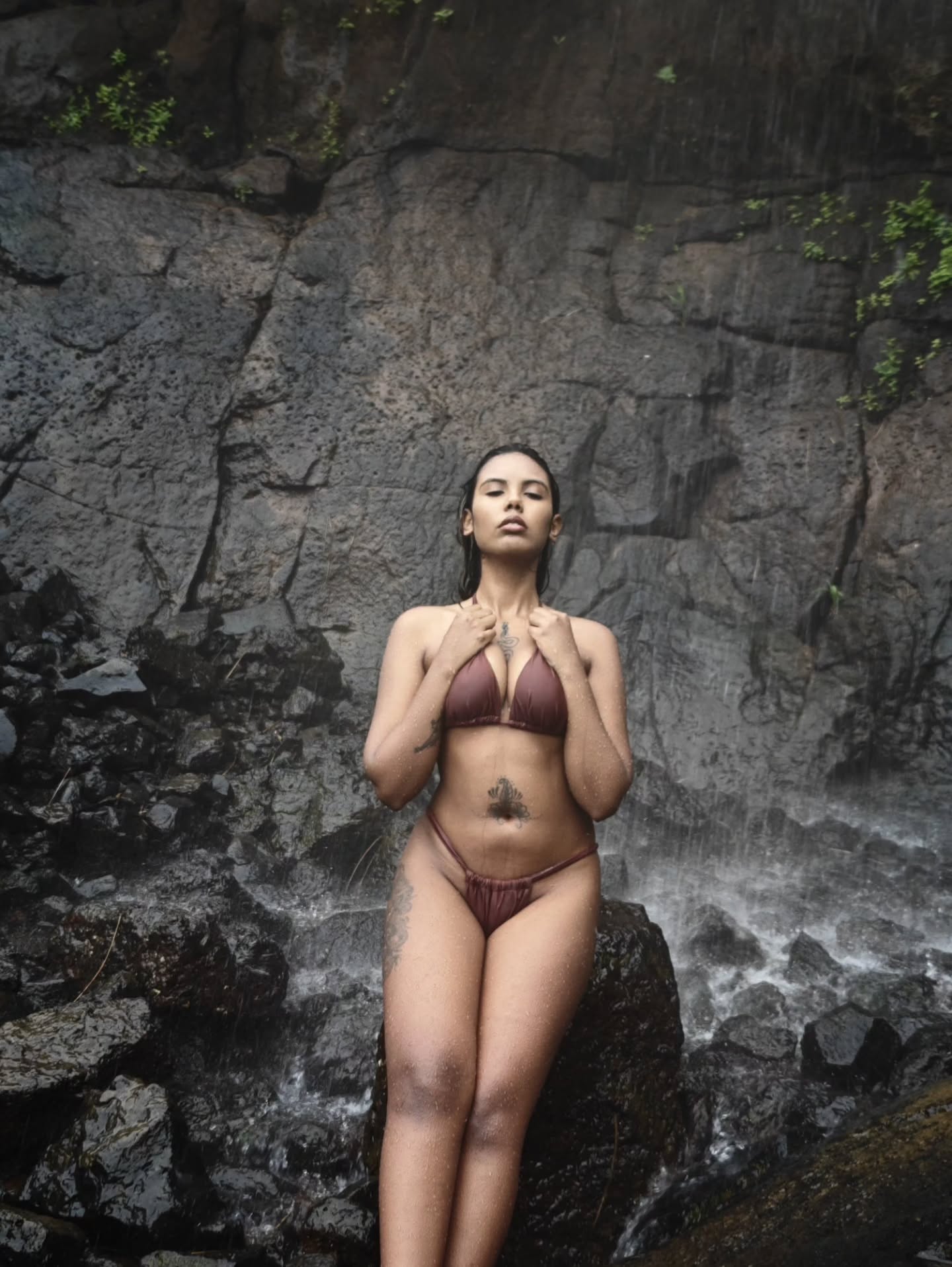 The Look & Outfit: Minimal Yet Magnetic