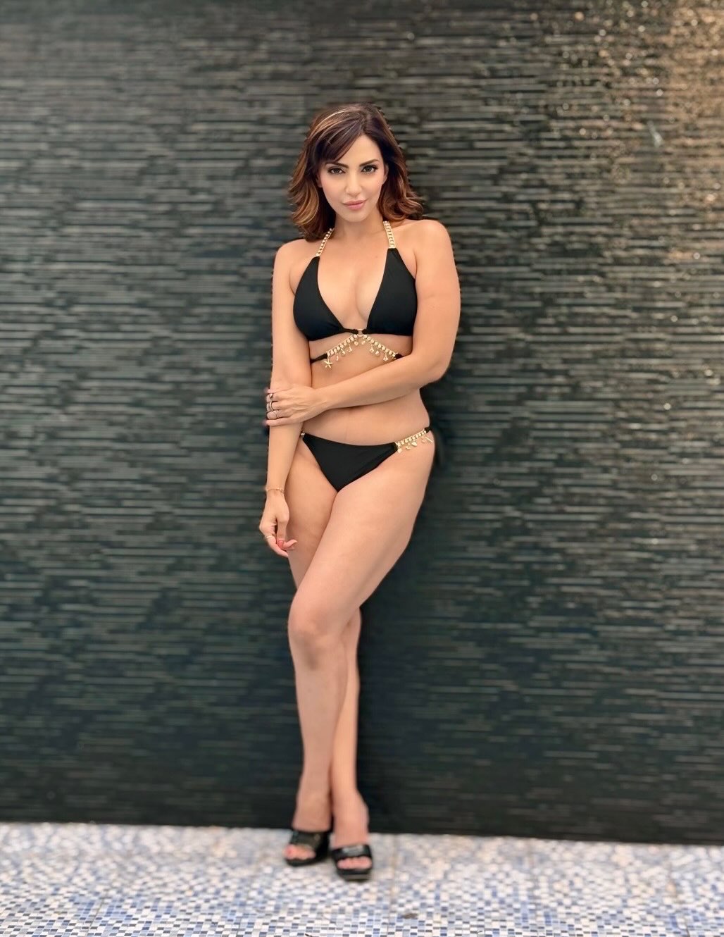 Why This Look Works: A Perfect Blend of Bold & Chic