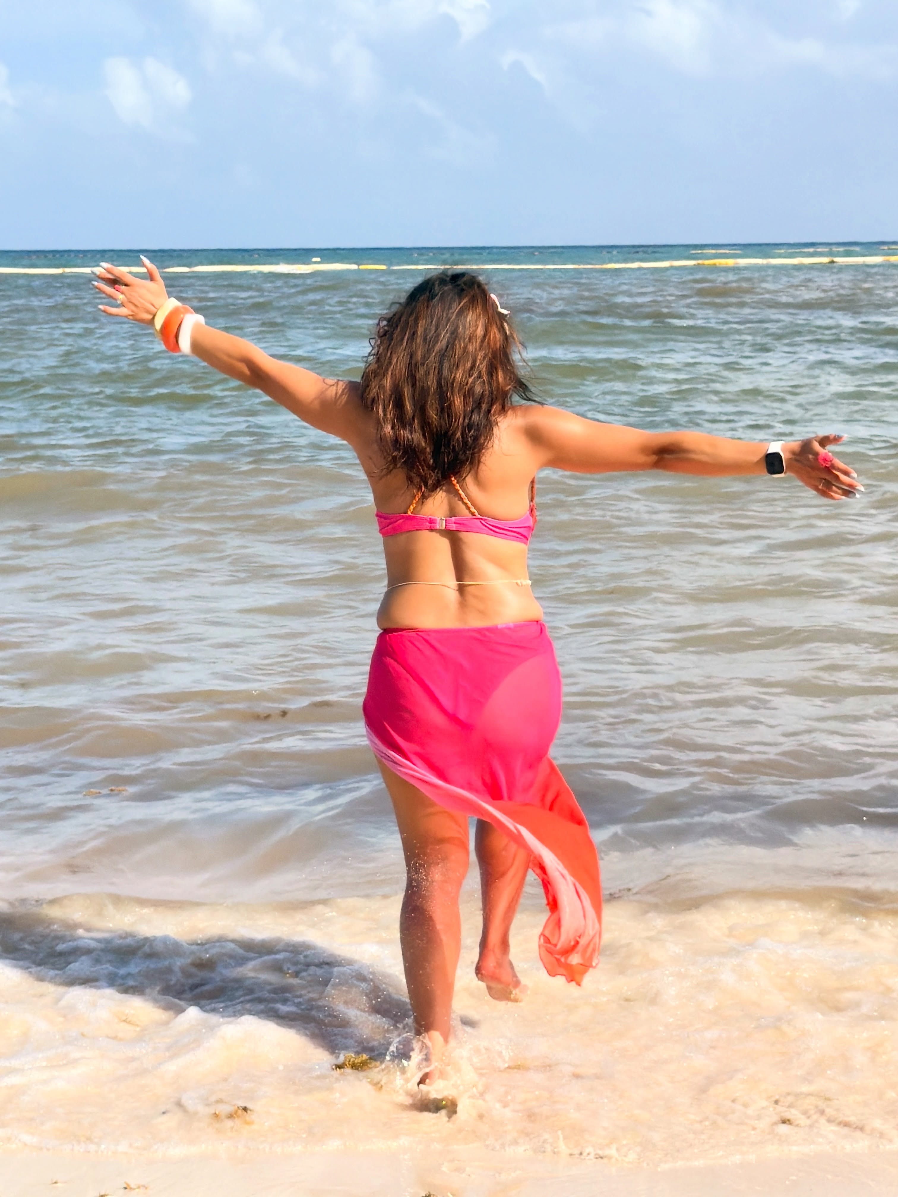 The Beachside Setting Keeps the Look Effortless