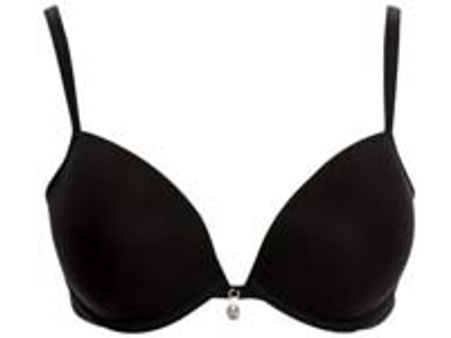 இங்கிலாந்து: பிராவில் மறைத்து பணத்தை கடத்திய பெண்