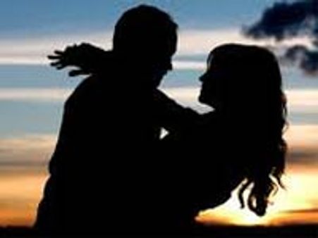 அடிக்கடி 'அணைப்பு'-அளவில்லா மகிழ்ச்சி!