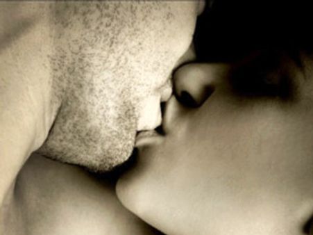 முத்தம் ஏற்படுத்தும் ரசாயன மாற்றங்கள்