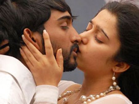 நீண்ட நாள் வாழ நல்லா முத்தம் கொடுங்க!