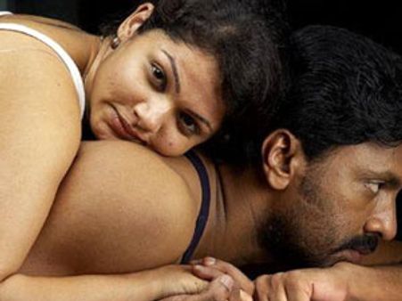 படுக்கையறையில் கட்டுப்படுங்கள்!- கை மேல் பலன் கிடைக்கும்!!