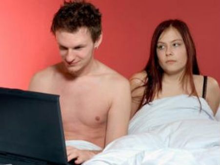 செக்ஸ் உறவுக்கு வேட்டு வைக்கும் வேலைப்பளு: அதிர்ச்சி தகவல்