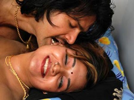 திருமண நாள் இரவு: சில நம்பிக்கைகளும் உண்மையும்!