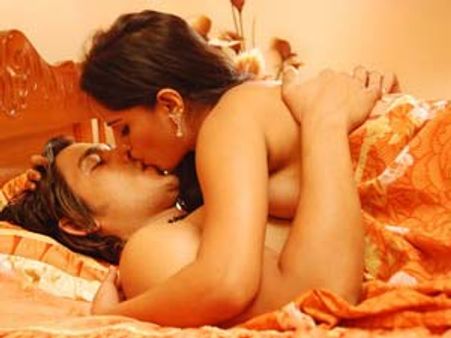 லிப் லாக் எப்படி இருக்கணும் தெரியுமா?