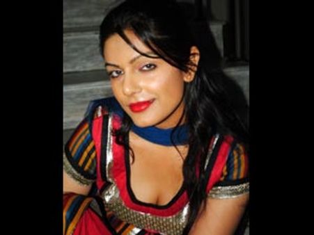 உதடுகளில் என்னென்ன செய்யலாம்...?