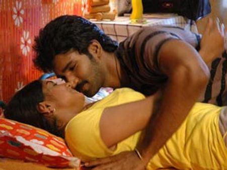 சீக்கிரம் கல்யாணம் பண்ணிக்கங்க அதான் நல்லதாம்!