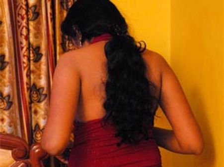 பலான மேட்டர் கட்டுரைகளை அதிகம் படிச்சா பெண்களுக்கு ஆபத்தாம் - ஆய்வில் தகவல்