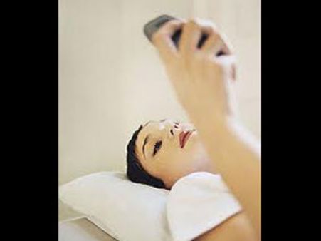 செல்லில் பேசிக் கொண்டே செக்ஸ்... இங்கிலாந்துப் பெண்களுக்கு ஓ.கேவாம்!