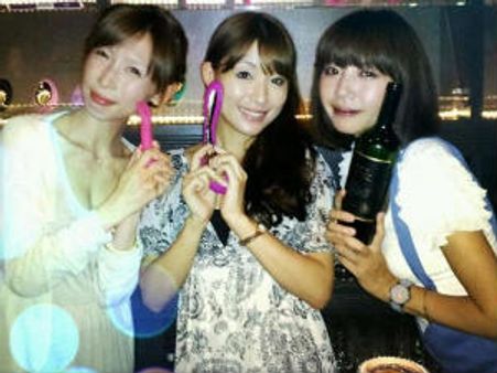 ‘லவ் ஜூலே’ ஸ்பெஷல் பார்! குதூகலிக்கும் ஜப்பான் பெண்கள்!!