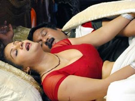 36 சதவிகித பெண்களுக்கு 24 வயசில்தான் முதல் அனுபவமாம்!