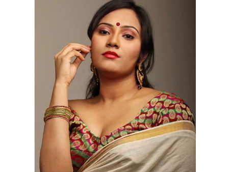 எது கவர்ச்சி...?