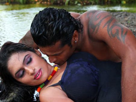 உறவின் போது முத்தம்… முடிந்த பின் அணைப்பு………..