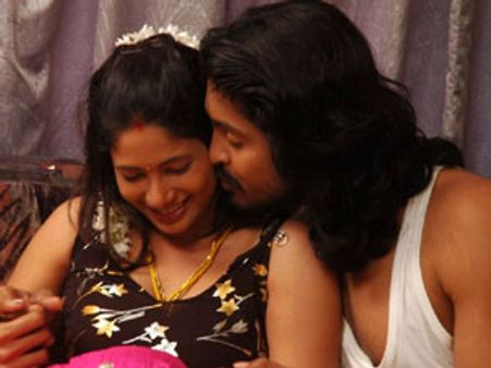 சிரித்து சிரித்து சிறைப்படுத்துங்கள்… உறவுக்கு உற்சாகமூட்டும் சிரிப்பு!