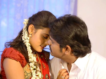 தலை வலிக்குதா...? 'செக்ஸ்' வச்சுக்குங்க சரியாய்டும்!