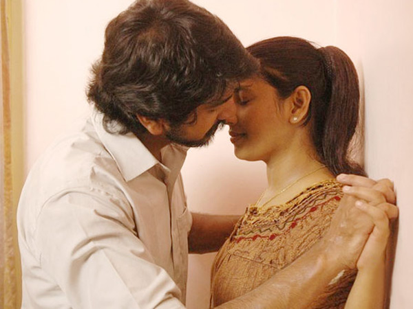 பாசத்தோடு காமம் கலந்தது