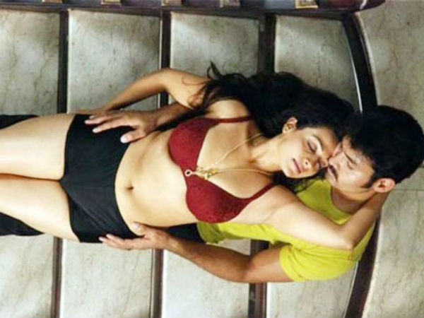 மடியில் சாய்த்து மயக்க மொழி பேசுங்கள்