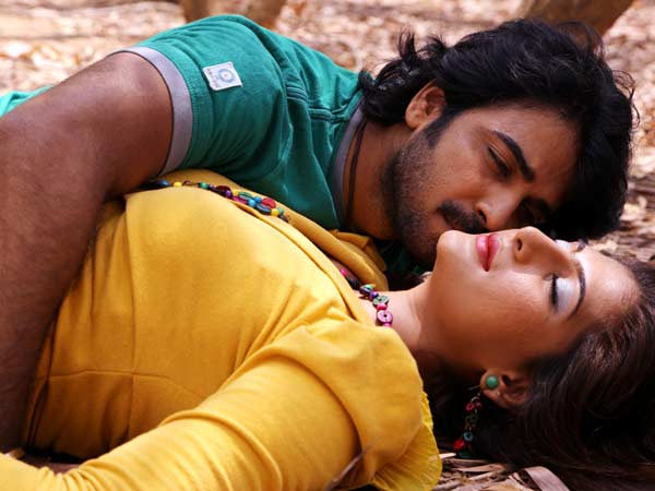 நெருங்கி.. நெருங்கி..  மெல்ல வந்து