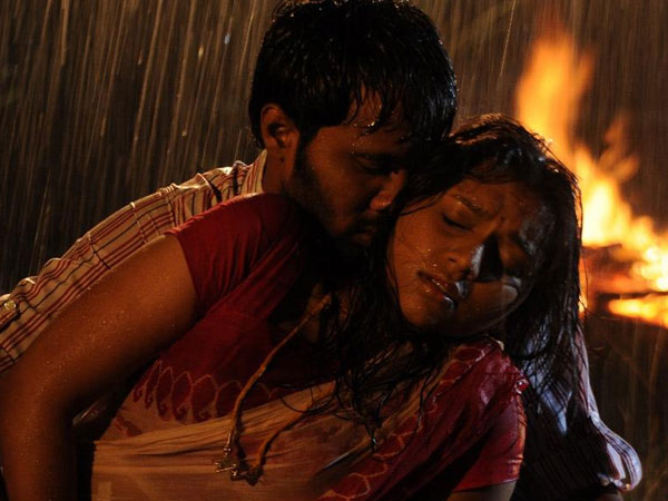 காதுகளில் சூடு