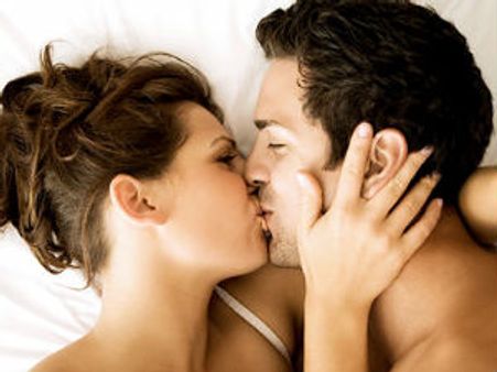 ముద్దు పెడితే స్త్రీలు దాసోహం!