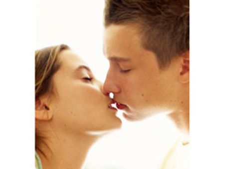 అన్నిటికి ఆనందమే.....అంగ ప్రవేశానికి తప్ప!