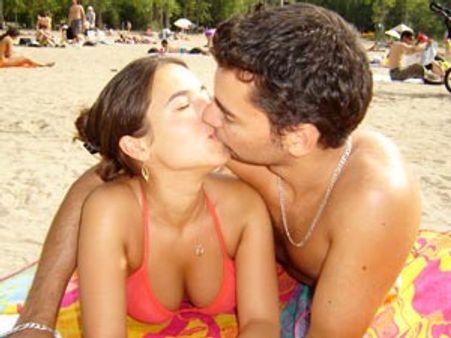 ముద్దుతో వేడెక్కి పక్క తడిపేయాలంటే....!