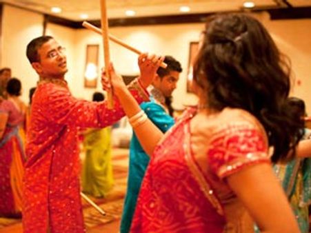 పురుషుల ఆరాటం...మహిళల కోలాటం!