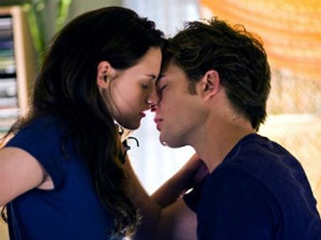 శృతిమించిన శృంగార రాగాలు!