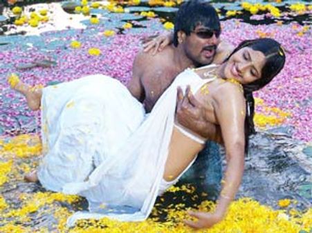 ఆమెను స్పర్శిస్తే...సుఖాల ప్రవాహమే....!