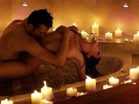 బెడ్ రూమ్ కంటే... బాత్ రూమ్ బెటర్ డార్లింగ్...?