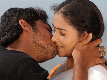 ఫొటోలు: కిస్‌లతో ఆమెను పడేయడమే..