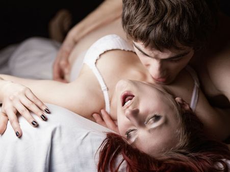 వాటిని తాకితే ఆమె మజాతో మత్తెక్కి.. (పిక్చర్స్)