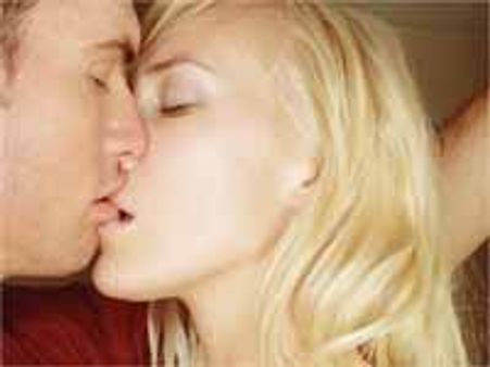 సెక్సు కన్నా ముద్దే ముద్దు