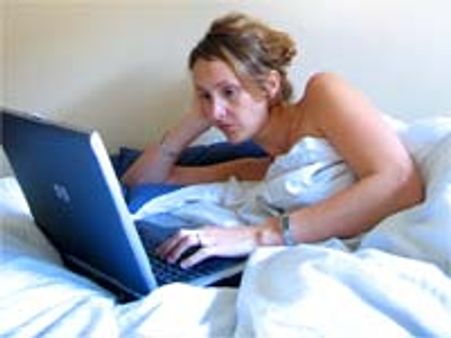 ఇంటర్నెట్‌తో పెరుగుతున్న అక్రమ సంబంధాలు