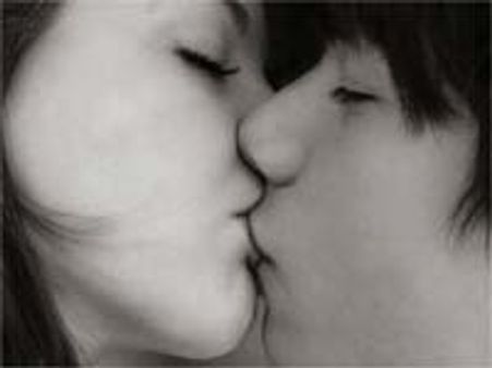 ముద్దే కావాలంటున్న యూత్